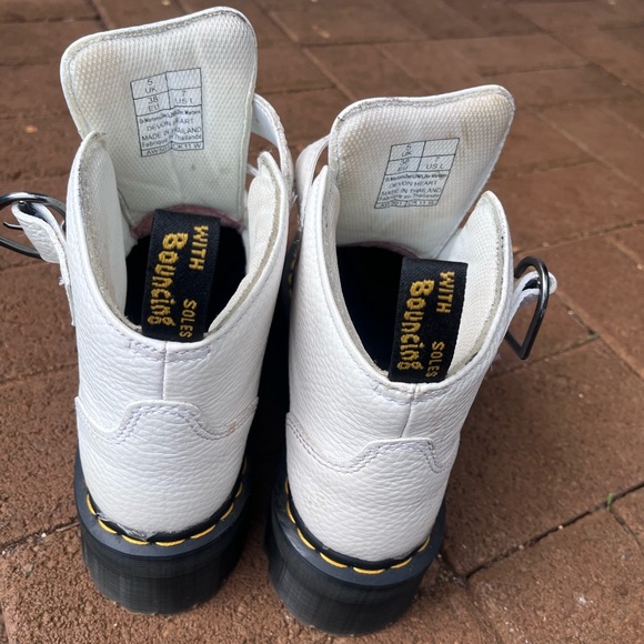 Dr. Martens women’s Devon heart ankle boot - Picture 4 of 6